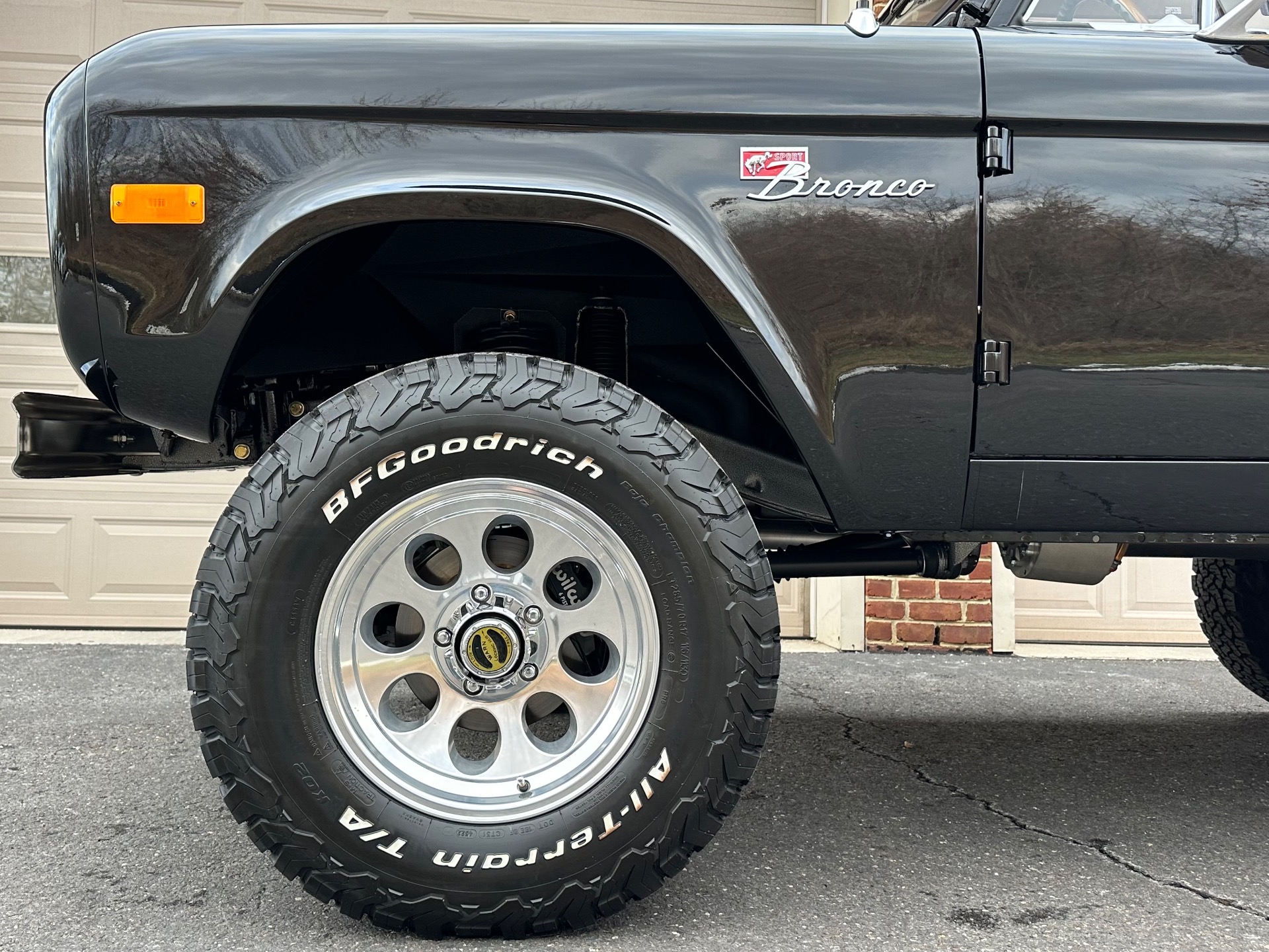 Velocity Signature Series 1975 Ford Bronco