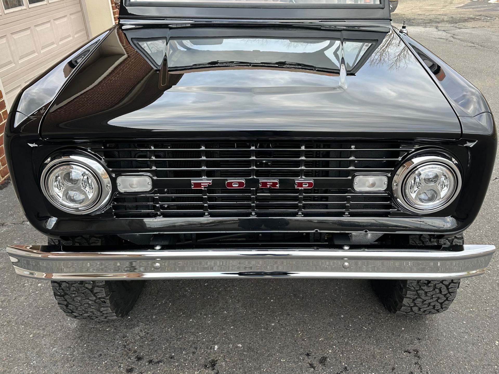 Velocity Signature Series 1975 Ford Bronco