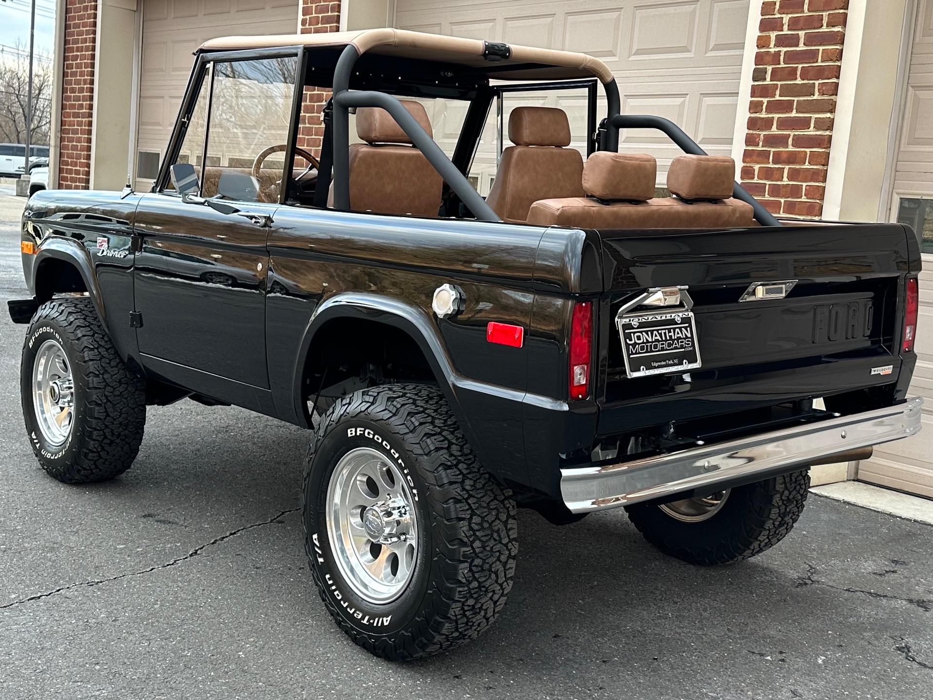 Velocity Signature Series 1975 Ford Bronco
