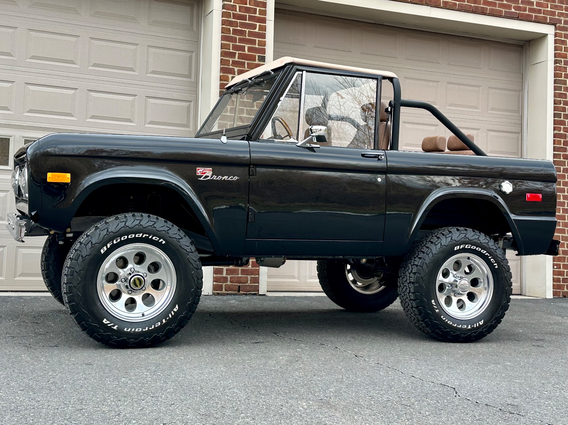 Velocity Signature Series 1975 Ford Bronco