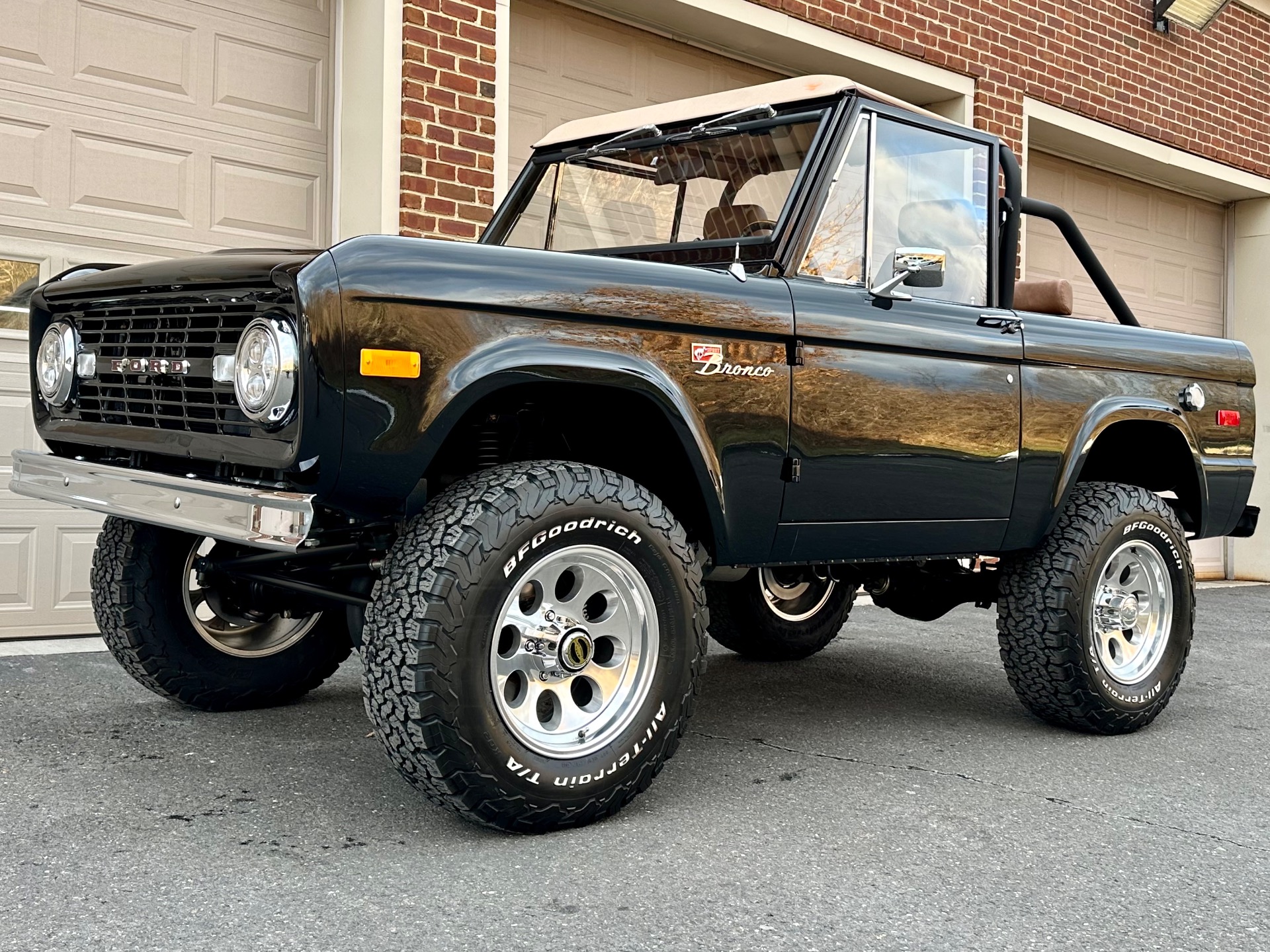 Velocity Signature Series 1975 Ford Bronco