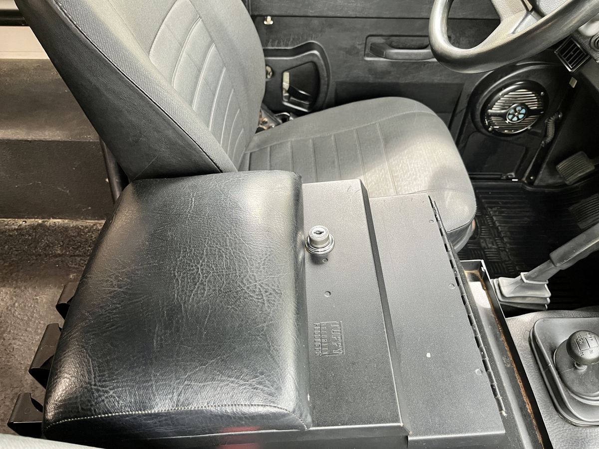 1994 Land Rover Defender 90 NAS