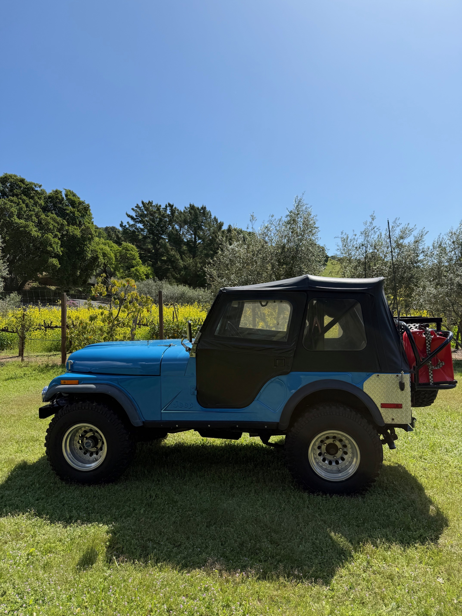 Modified 1976 Jeep CJ-5 Levi's Edition - 4