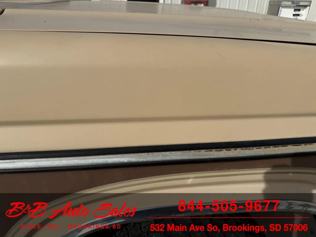 1985 Ford F-150 4x4 XLT Lariat - 2