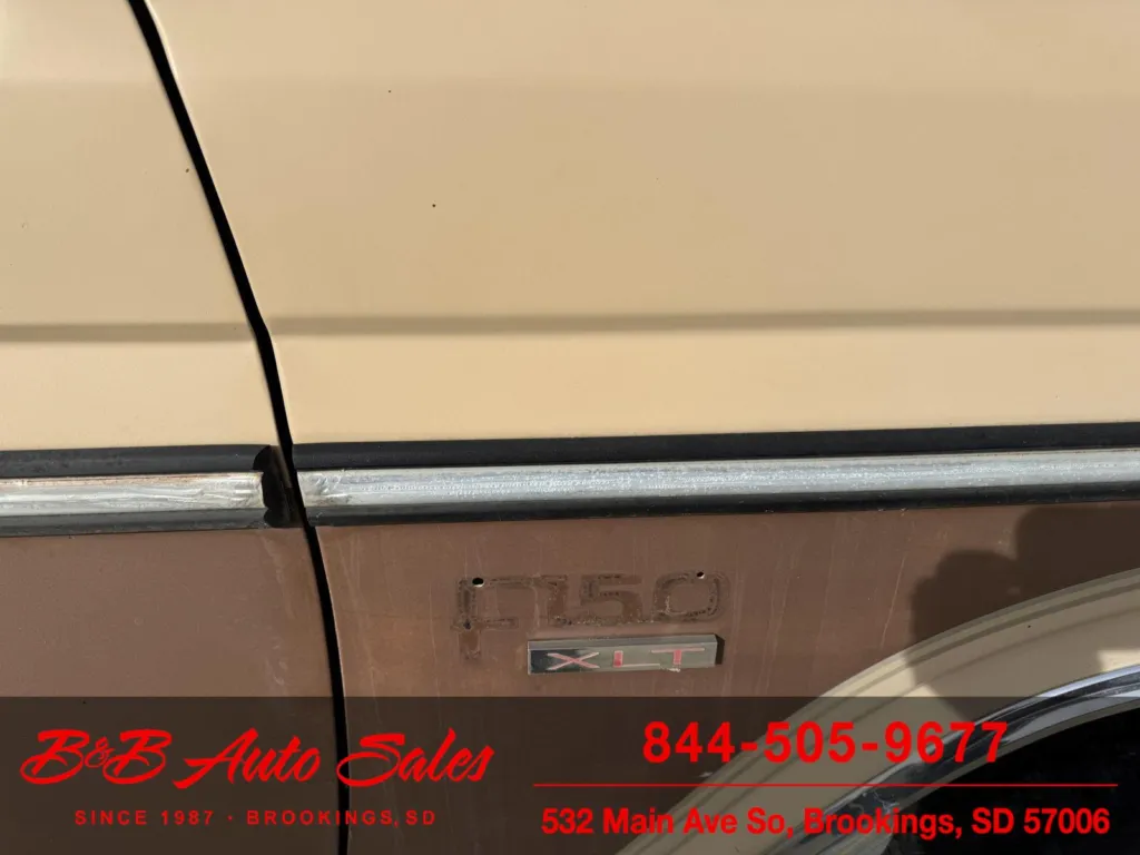 1985 Ford F-150 4x4 XLT Lariat - 3