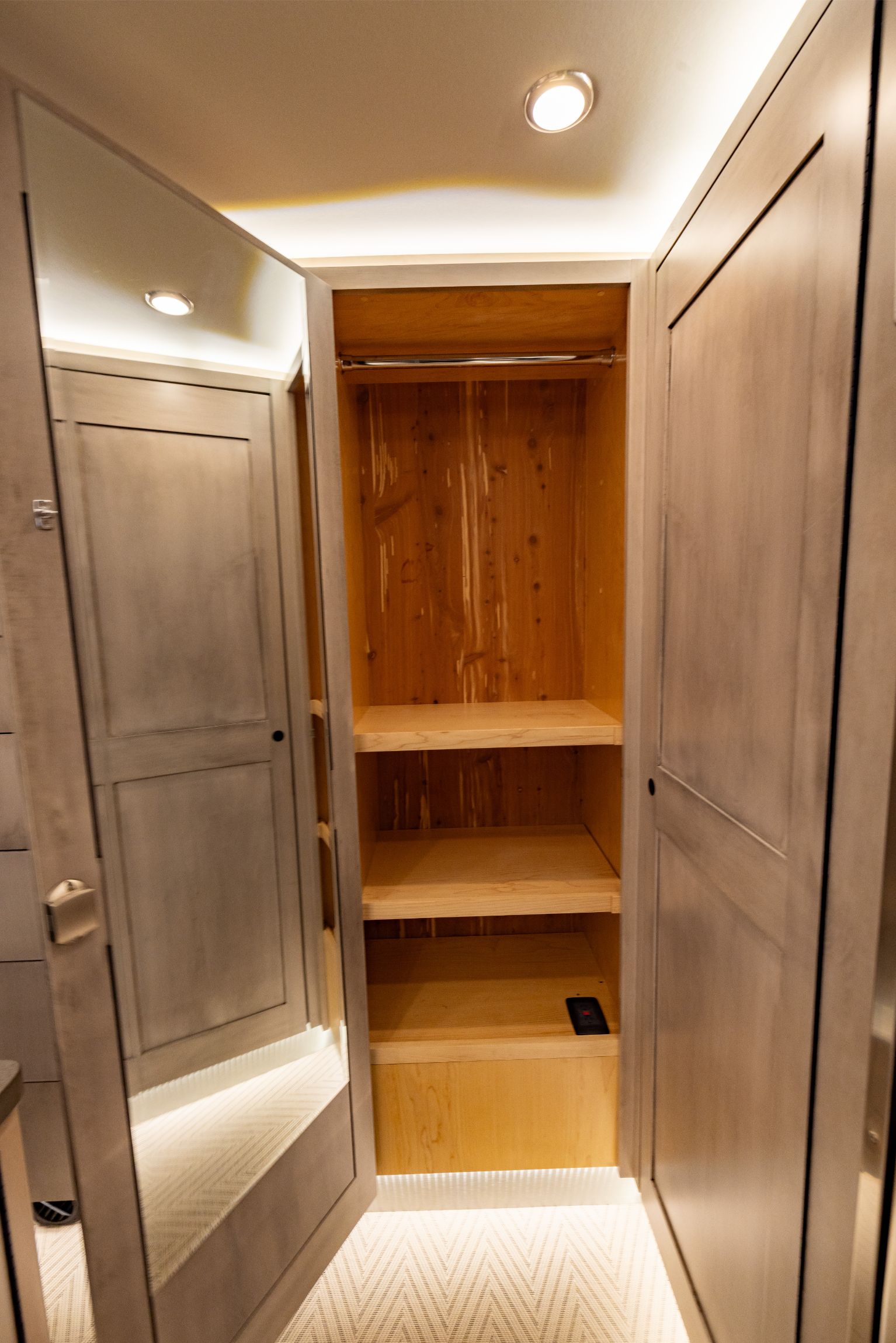 2019 EarthRoamer XV-LTS 232