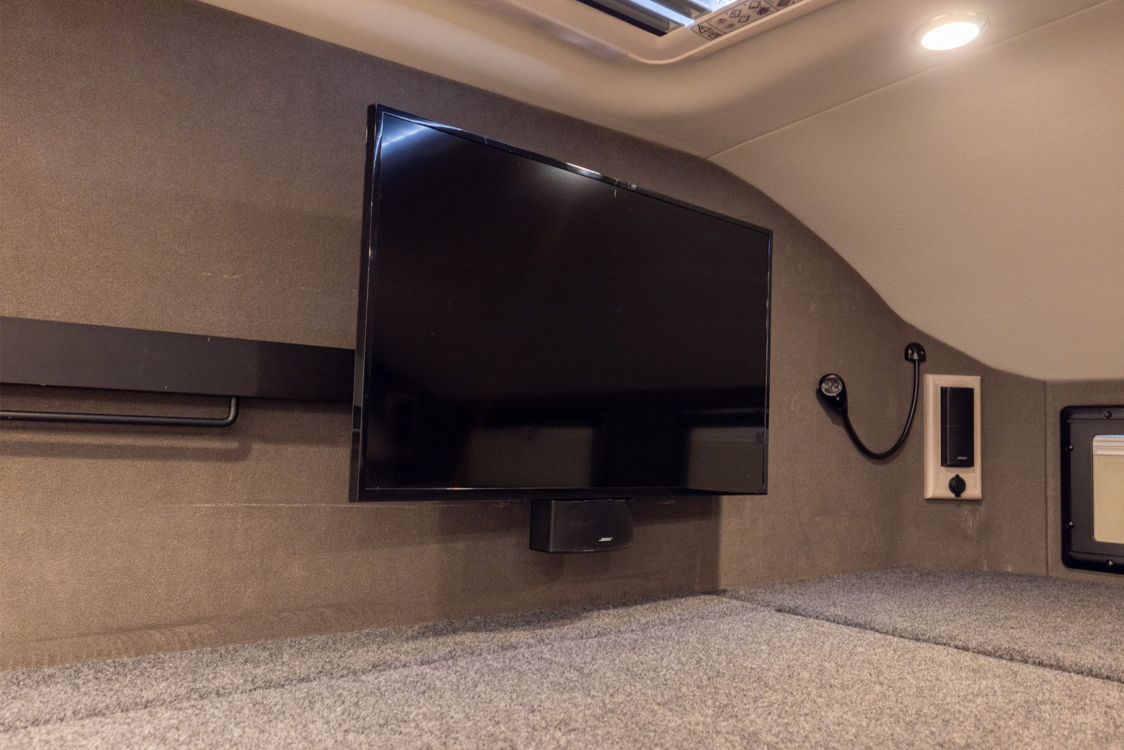 2019 EarthRoamer XV-LTS 232