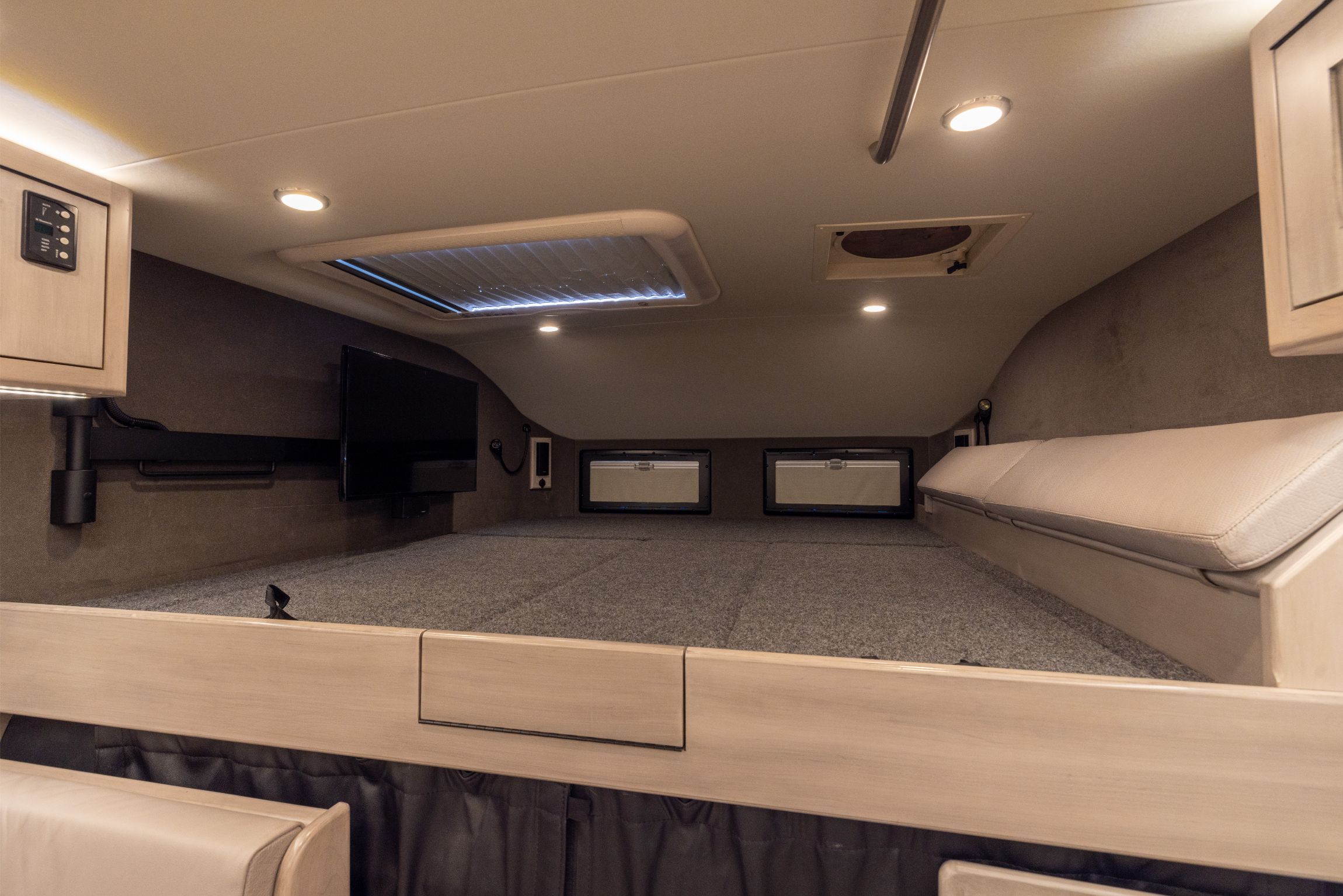 2019 EarthRoamer XV-LTS 232