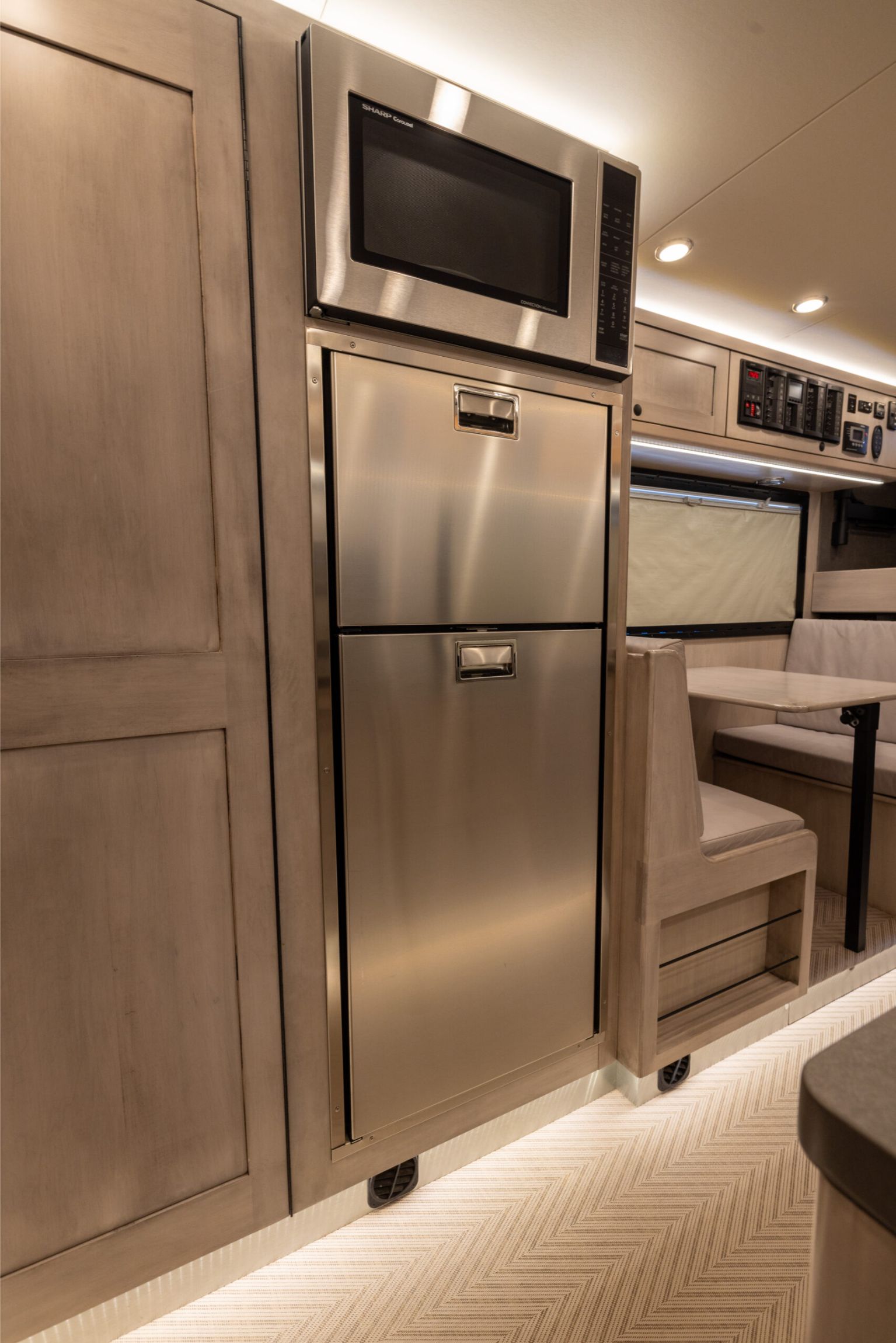 2019 EarthRoamer XV-LTS 232