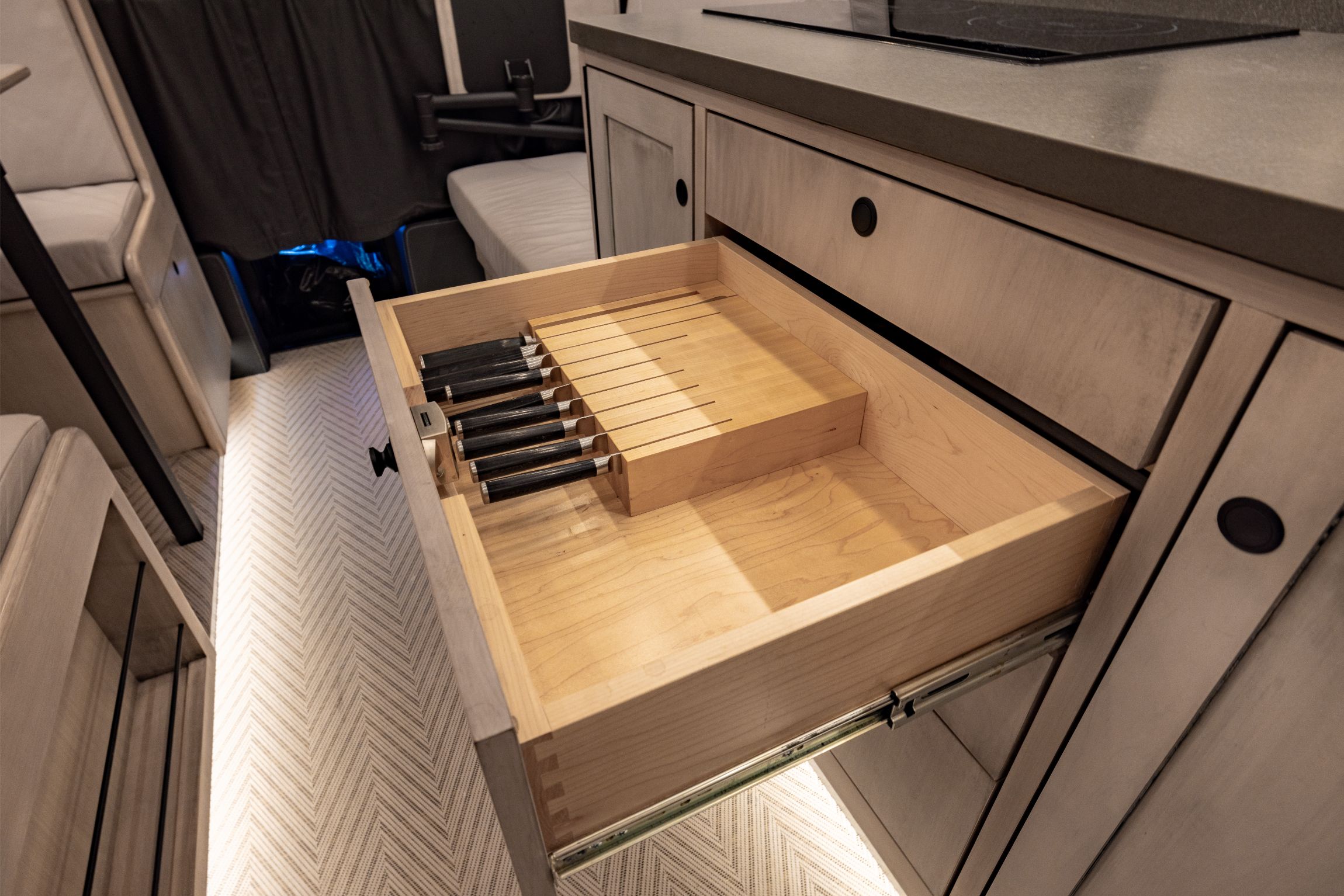 2019 EarthRoamer XV-LTS 232