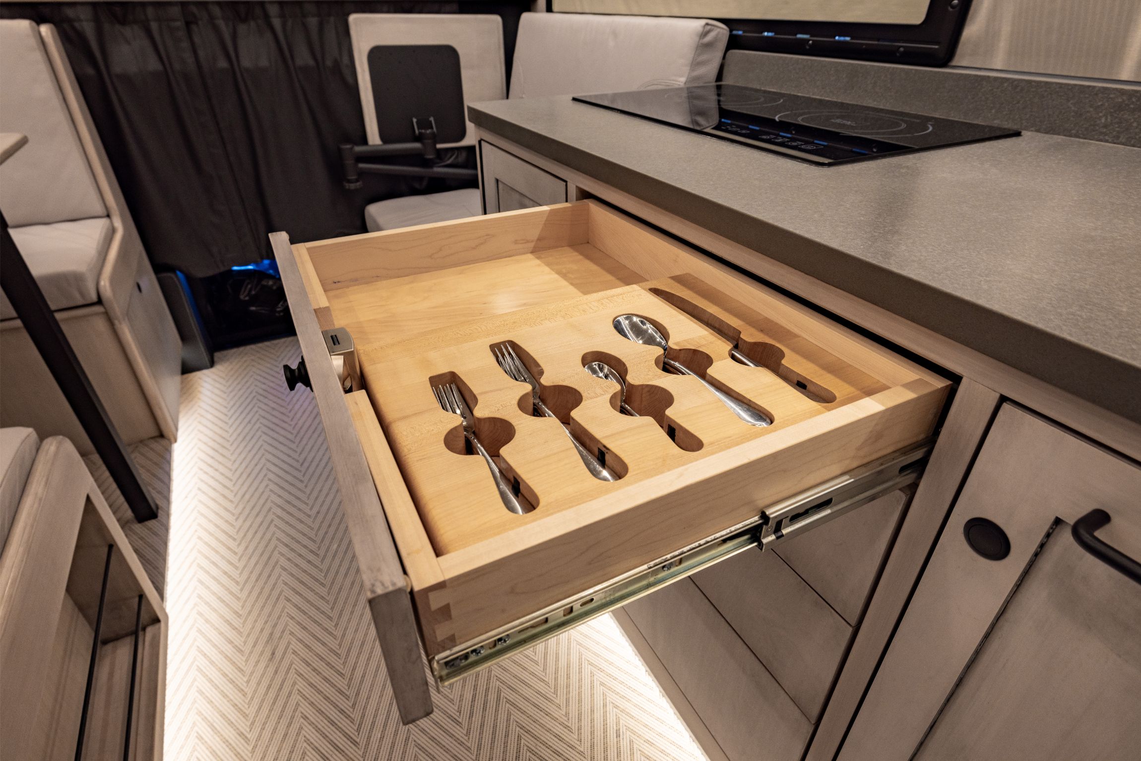 2019 EarthRoamer XV-LTS 232