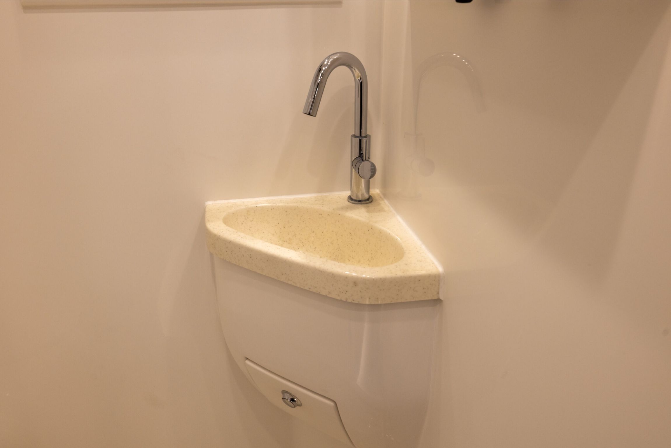 2019 EarthRoamer XV-LTS 232