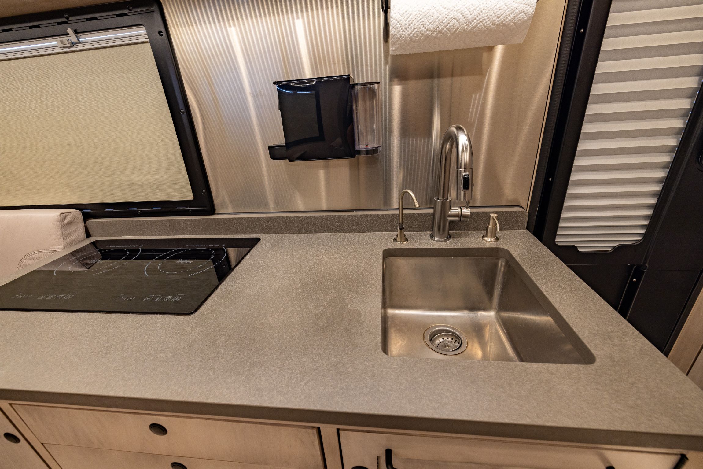 2019 EarthRoamer XV-LTS 232