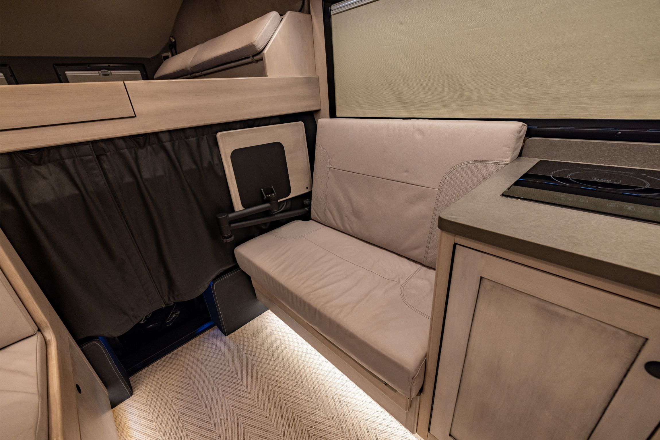 2019 EarthRoamer XV-LTS 232