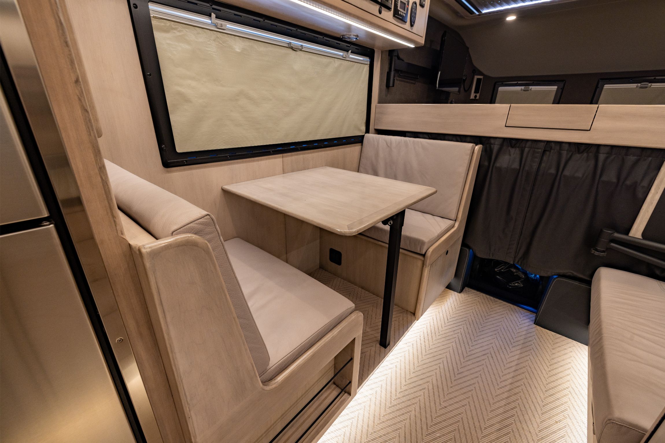 2019 EarthRoamer XV-LTS 232