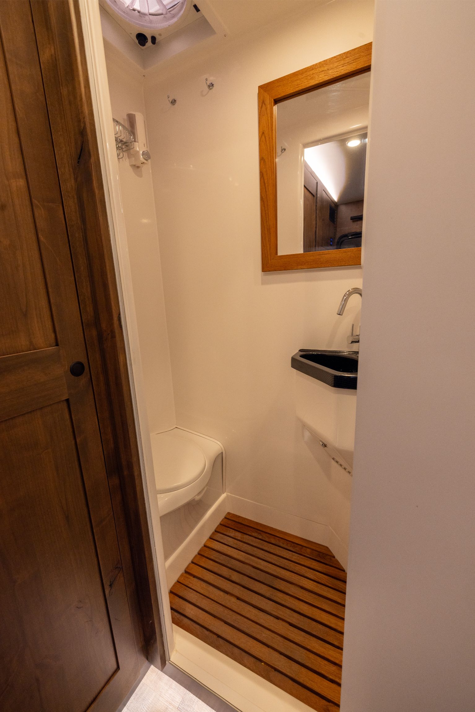 2022 EarthRoamer XV-LTi 051