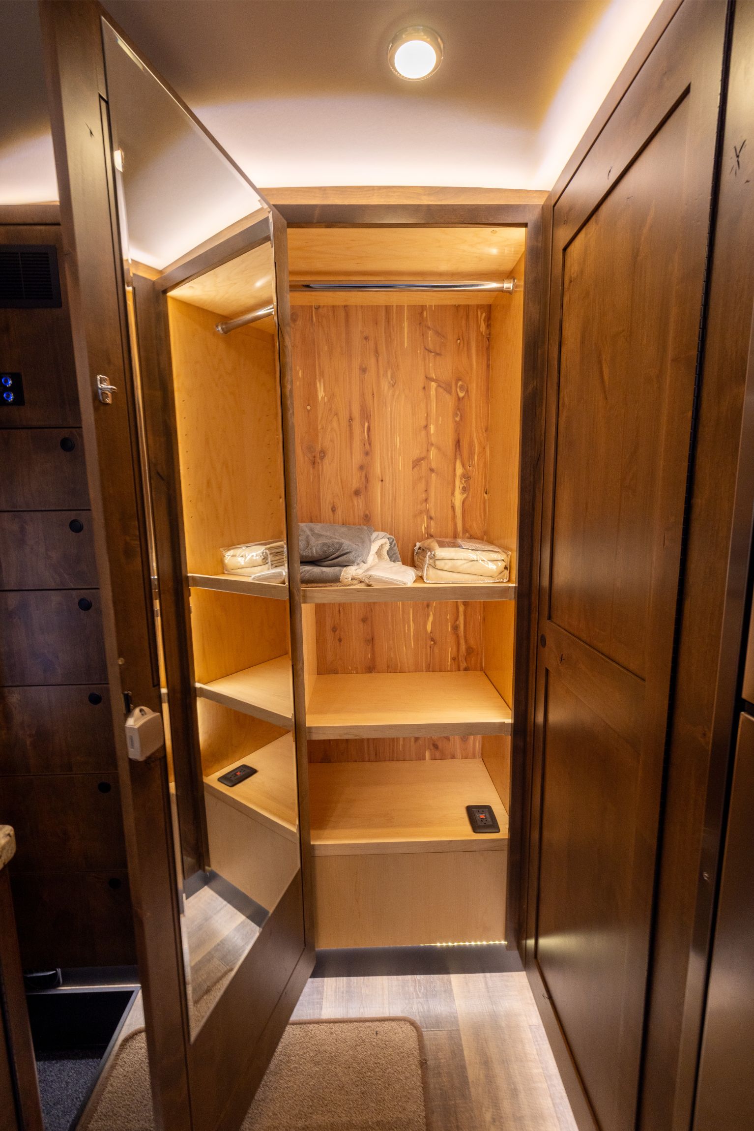 2022 EarthRoamer XV-LTi 051