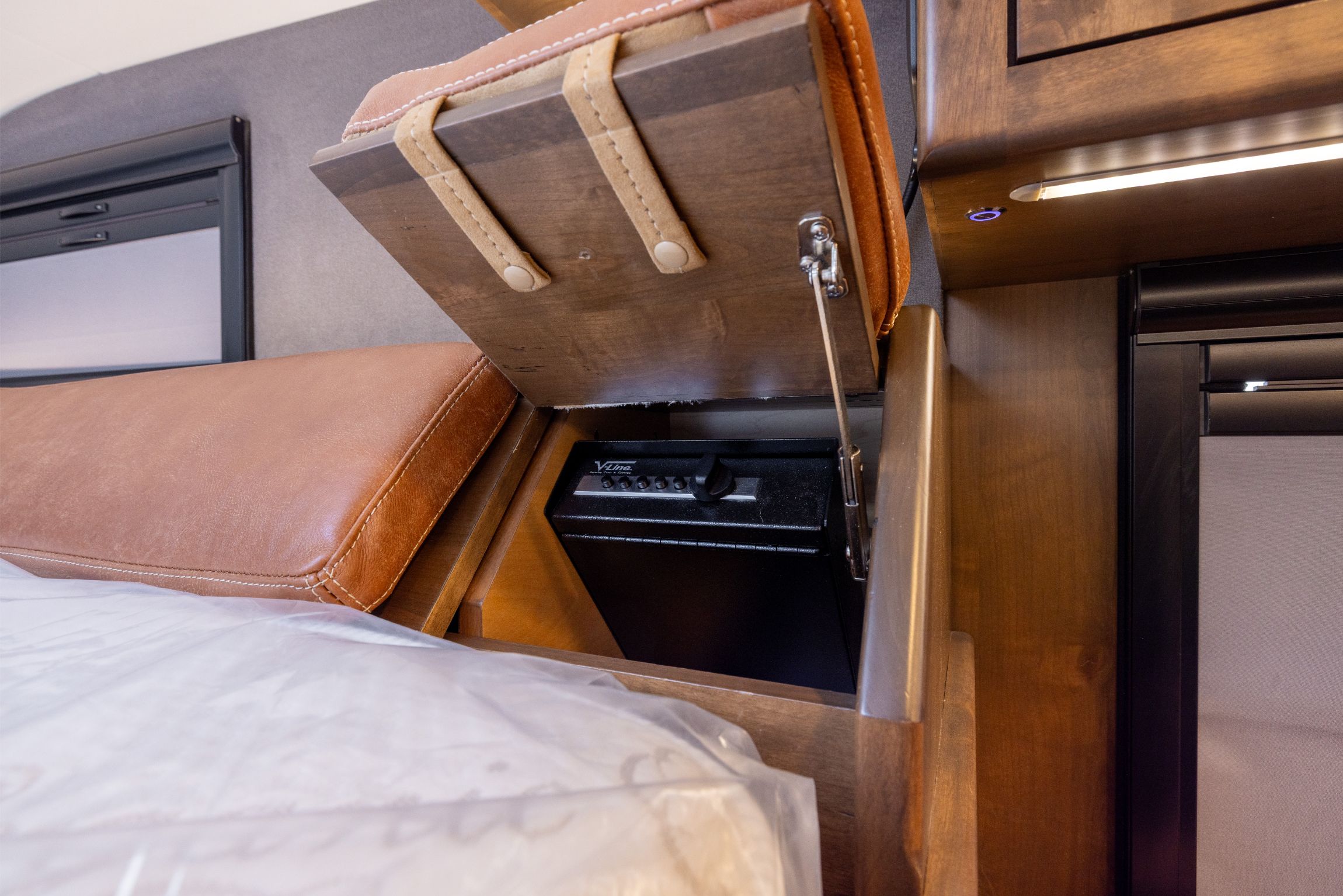 2022 EarthRoamer XV-LTi 051