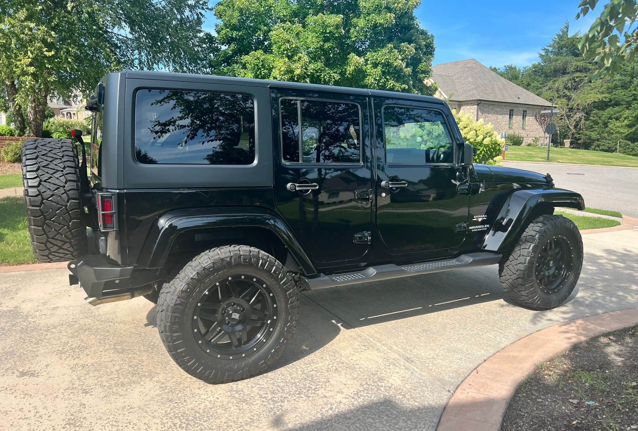 2017 Jeep Wrangler Unlimited Sahara - 2