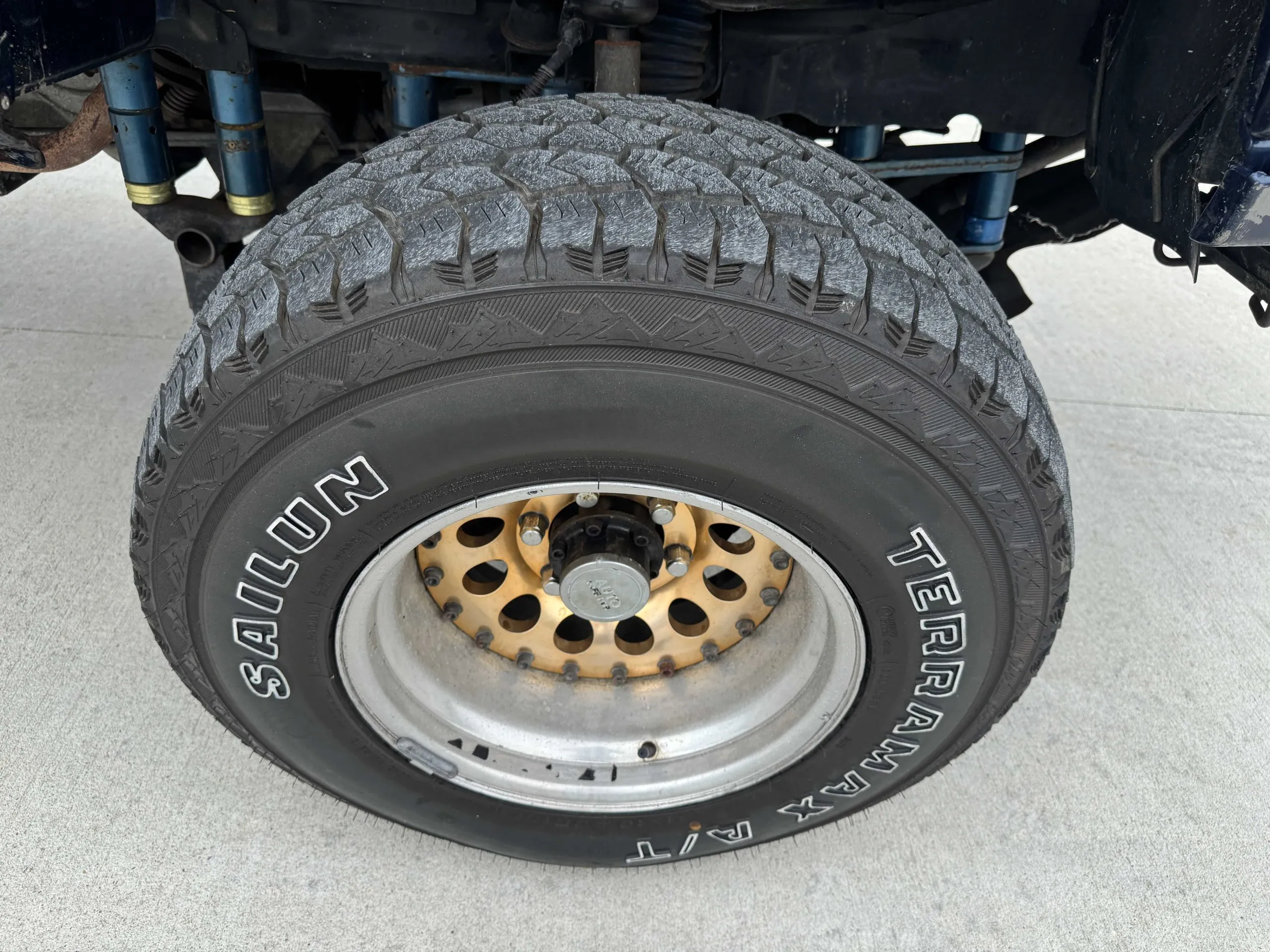 Lifted 1993 Mitsubishi Delica L300