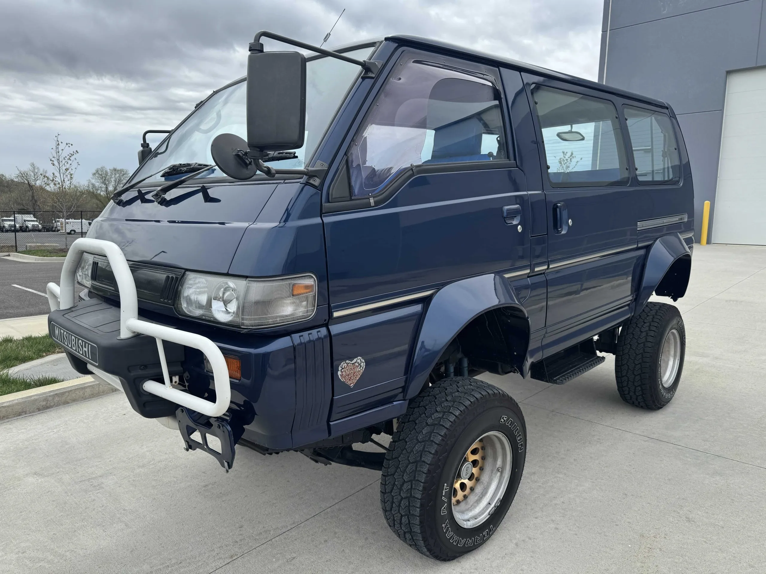 Lifted 1993 Mitsubishi Delica L300