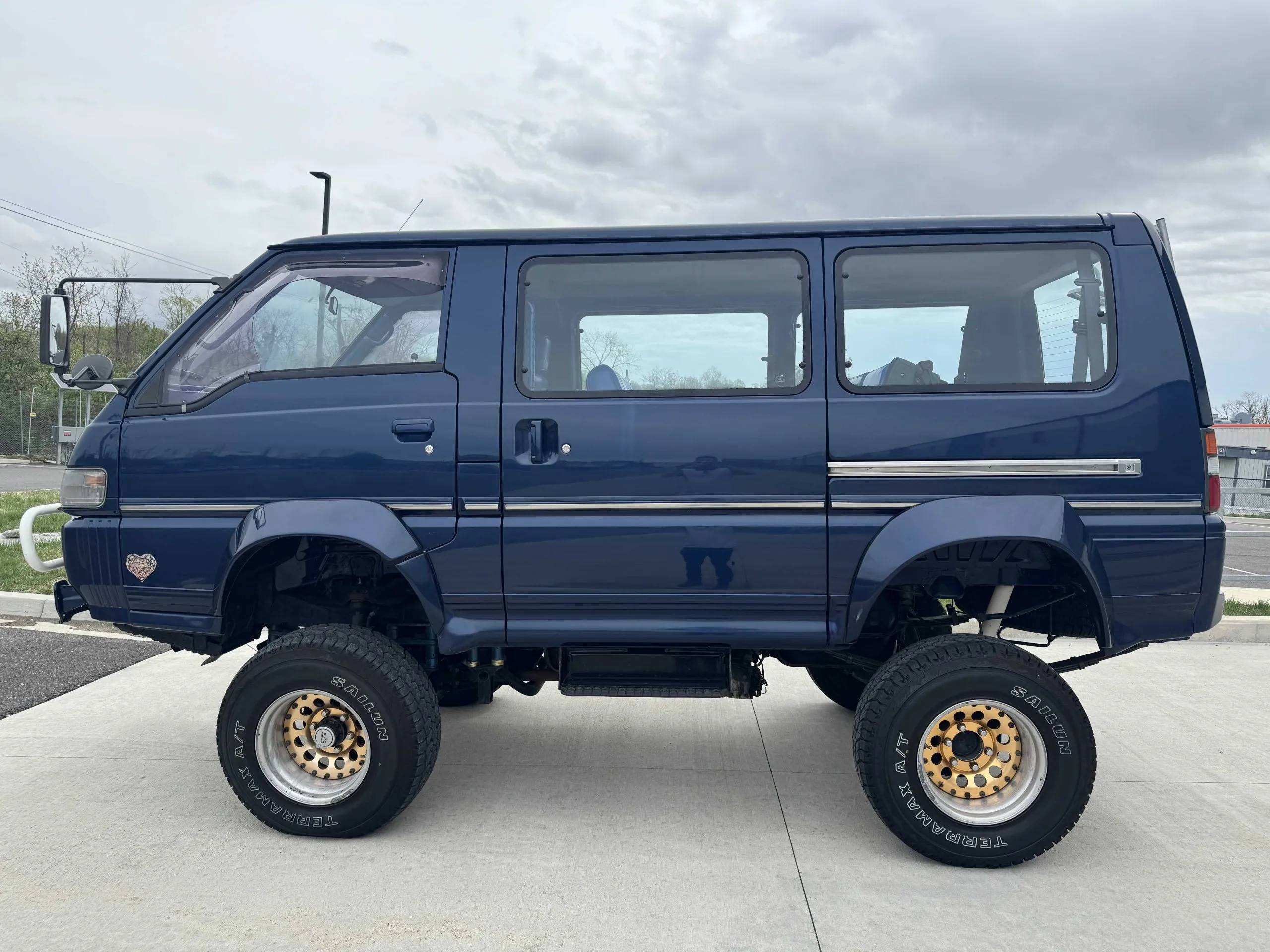 Lifted 1993 Mitsubishi Delica L300