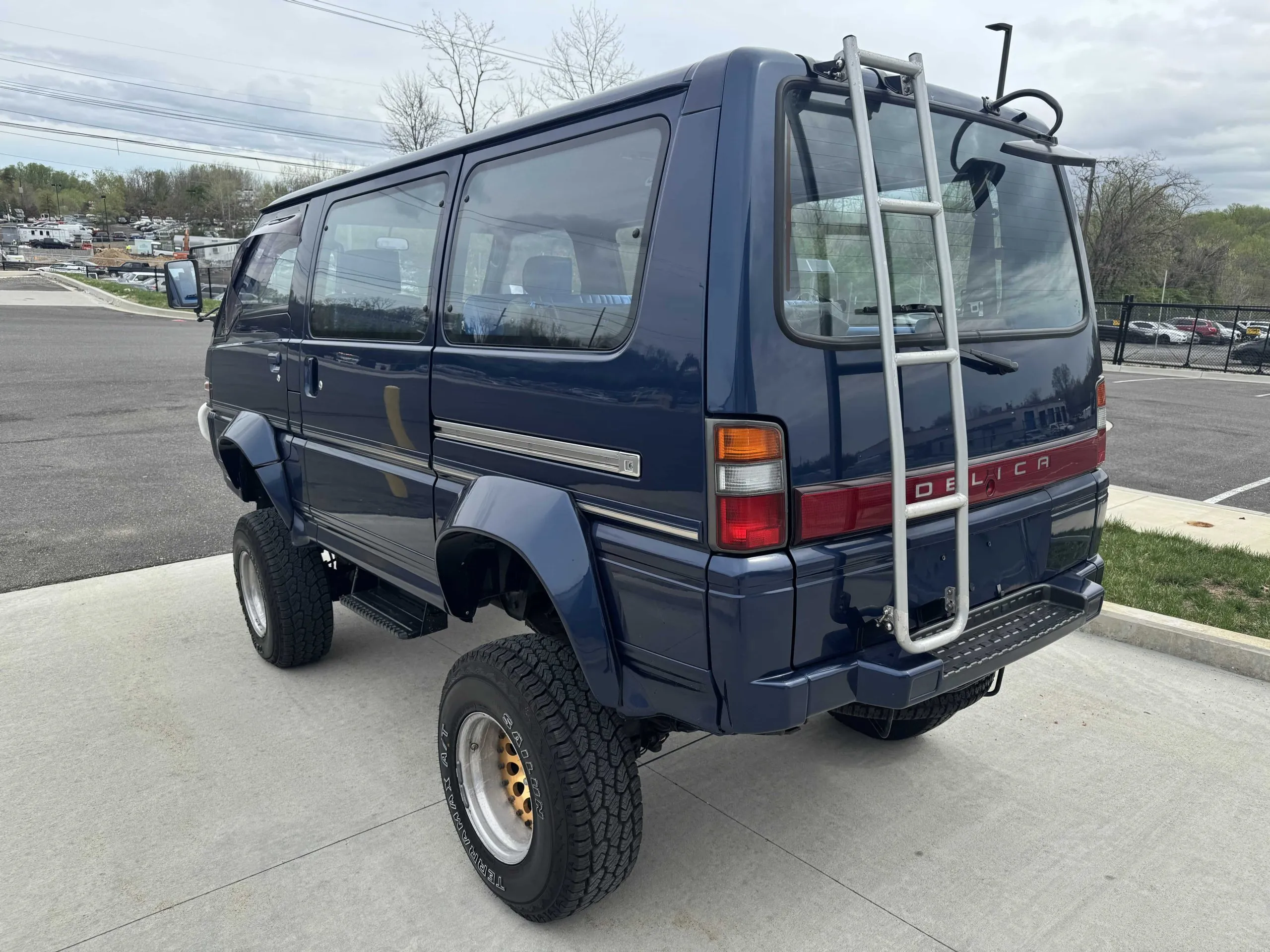 Lifted 1993 Mitsubishi Delica L300