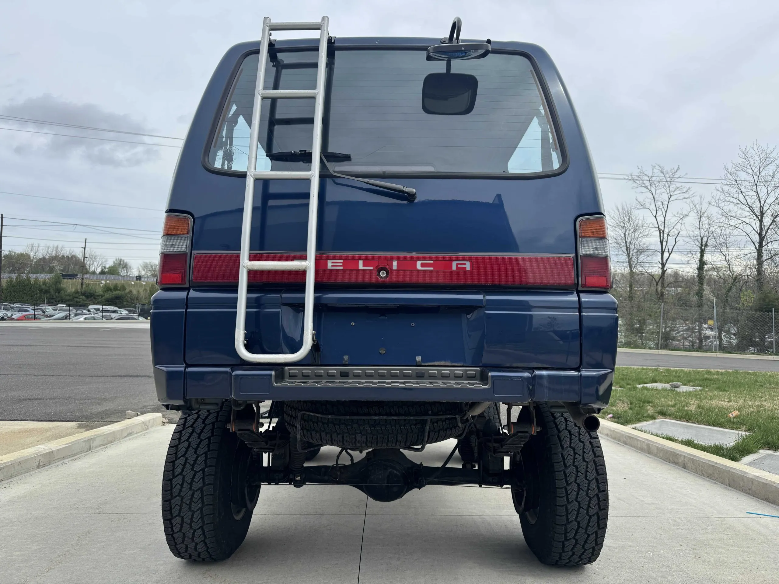 Lifted 1993 Mitsubishi Delica L300