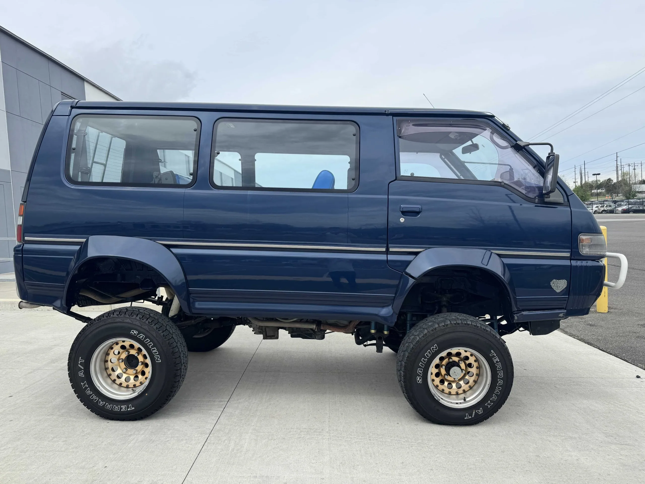 Lifted 1993 Mitsubishi Delica L300