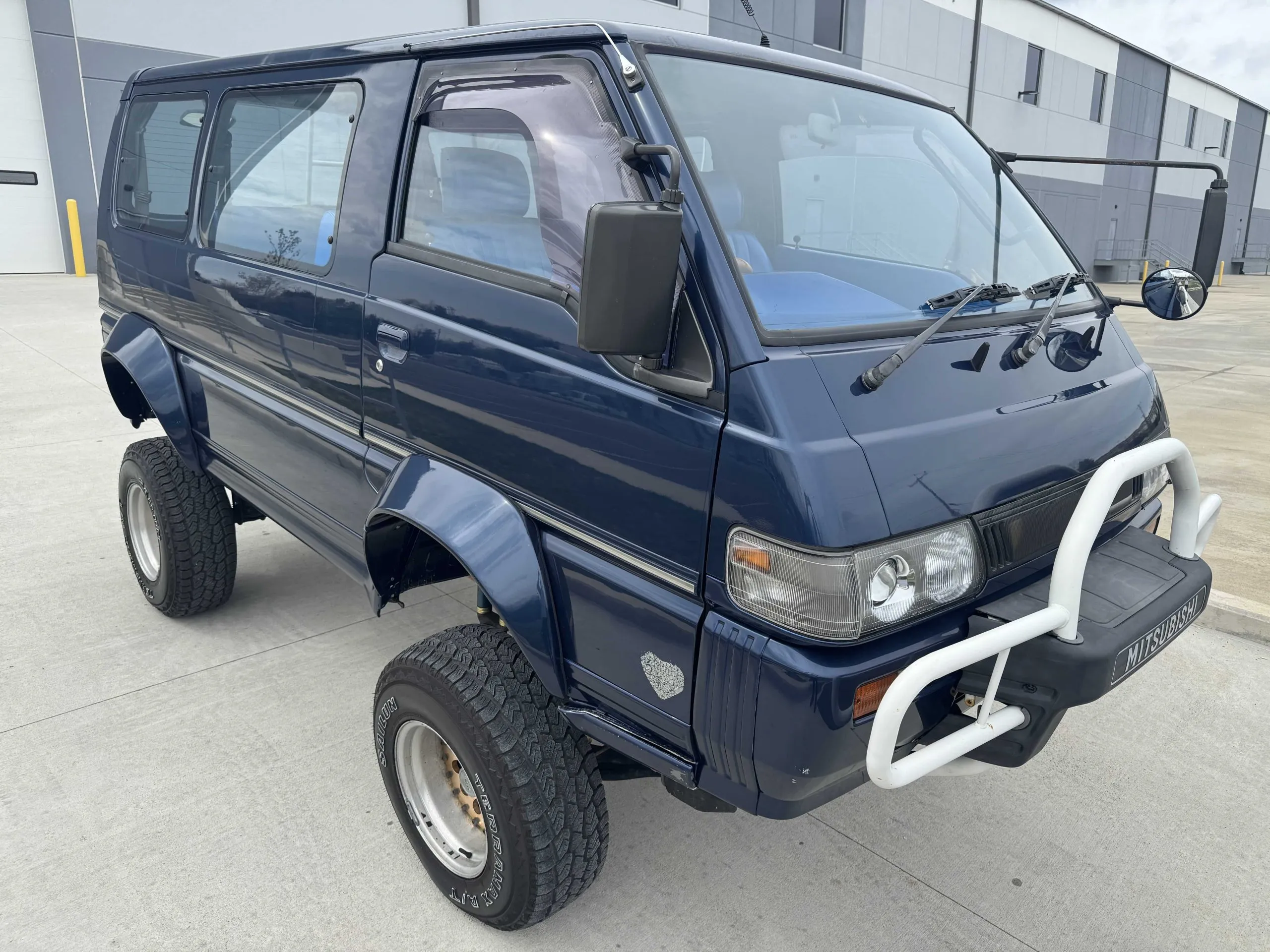 Lifted 1993 Mitsubishi Delica L300