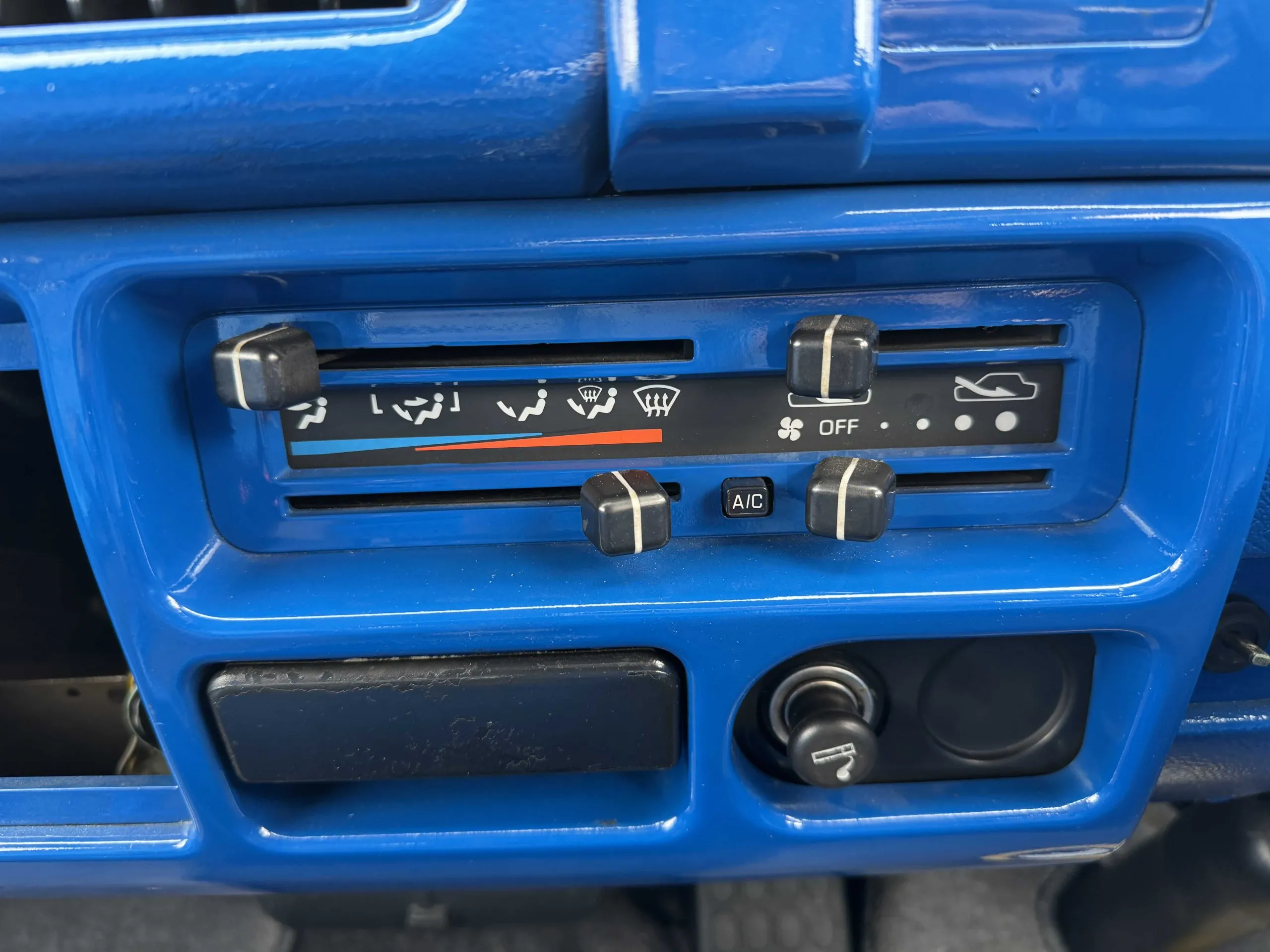 Lifted 1993 Mitsubishi Delica L300