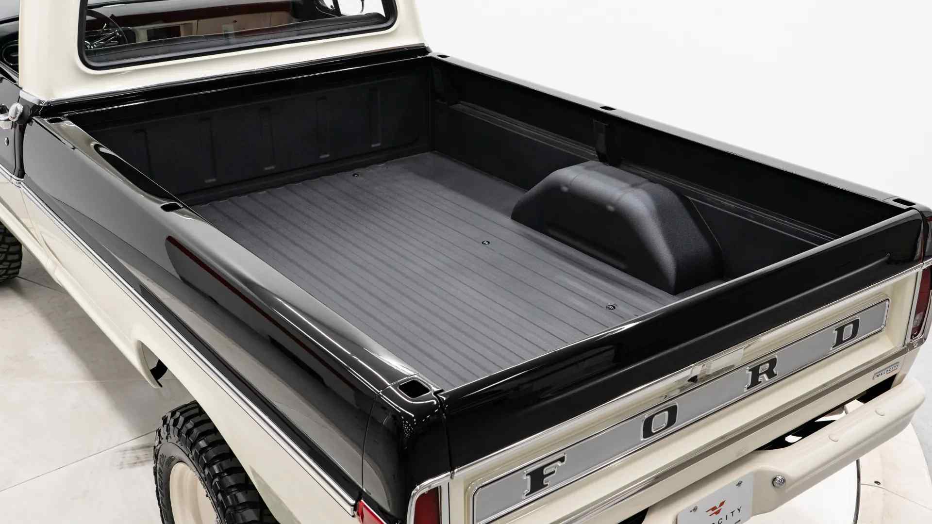 Velocity Heritage Series 1972 Ford F-250 - 4