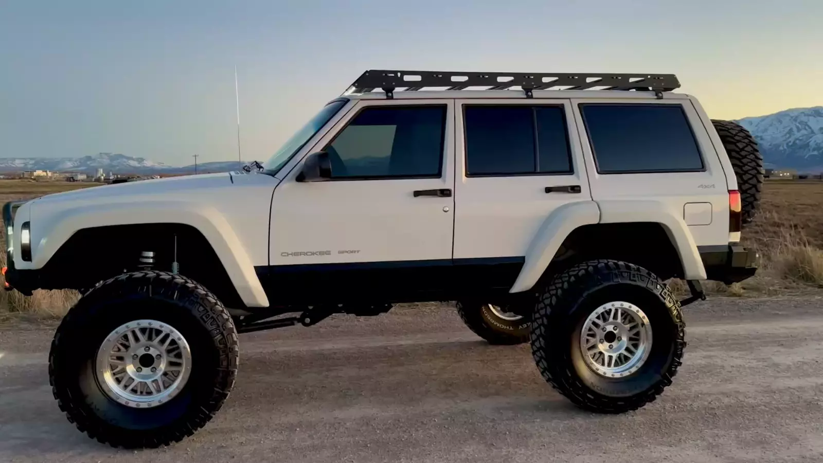 2000 Jeep Cherokee XJ Restomod - 3