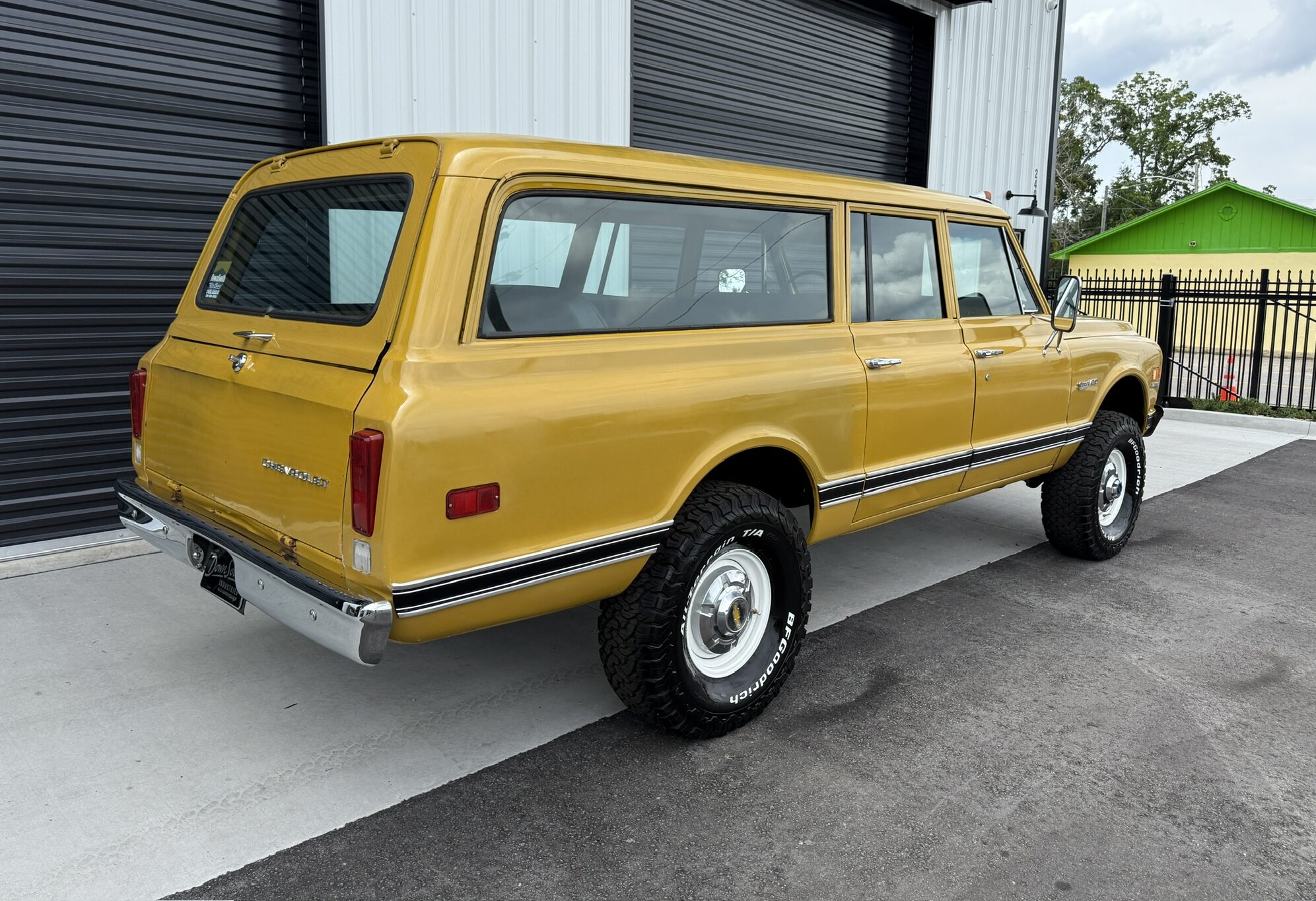 1972 Chevrolet K-20 Suburban - 4