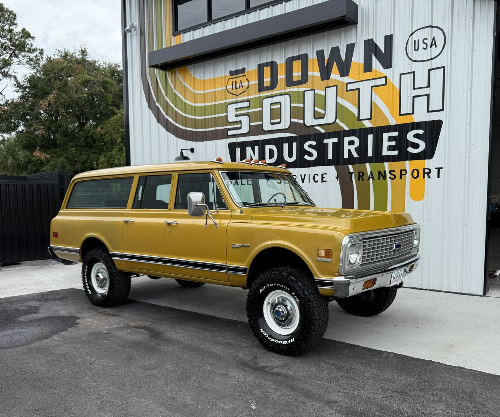 1972 Chevrolet K-20 Suburban - 2