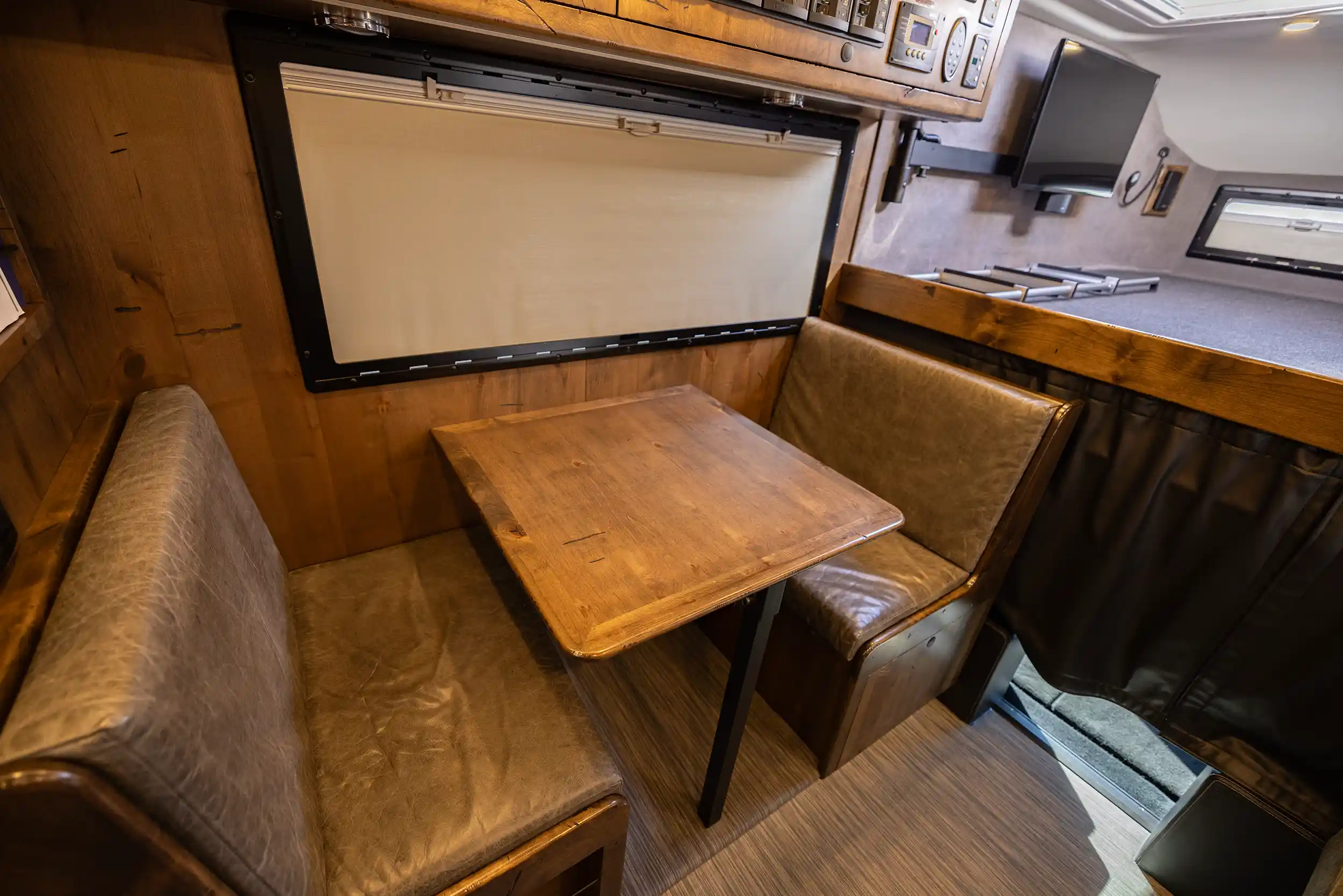 2018 EarthRoamer XV-LTS 200