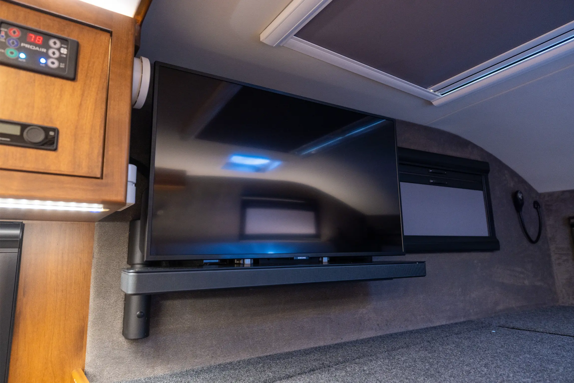 2021 EarthRoamer XV-LTi 032