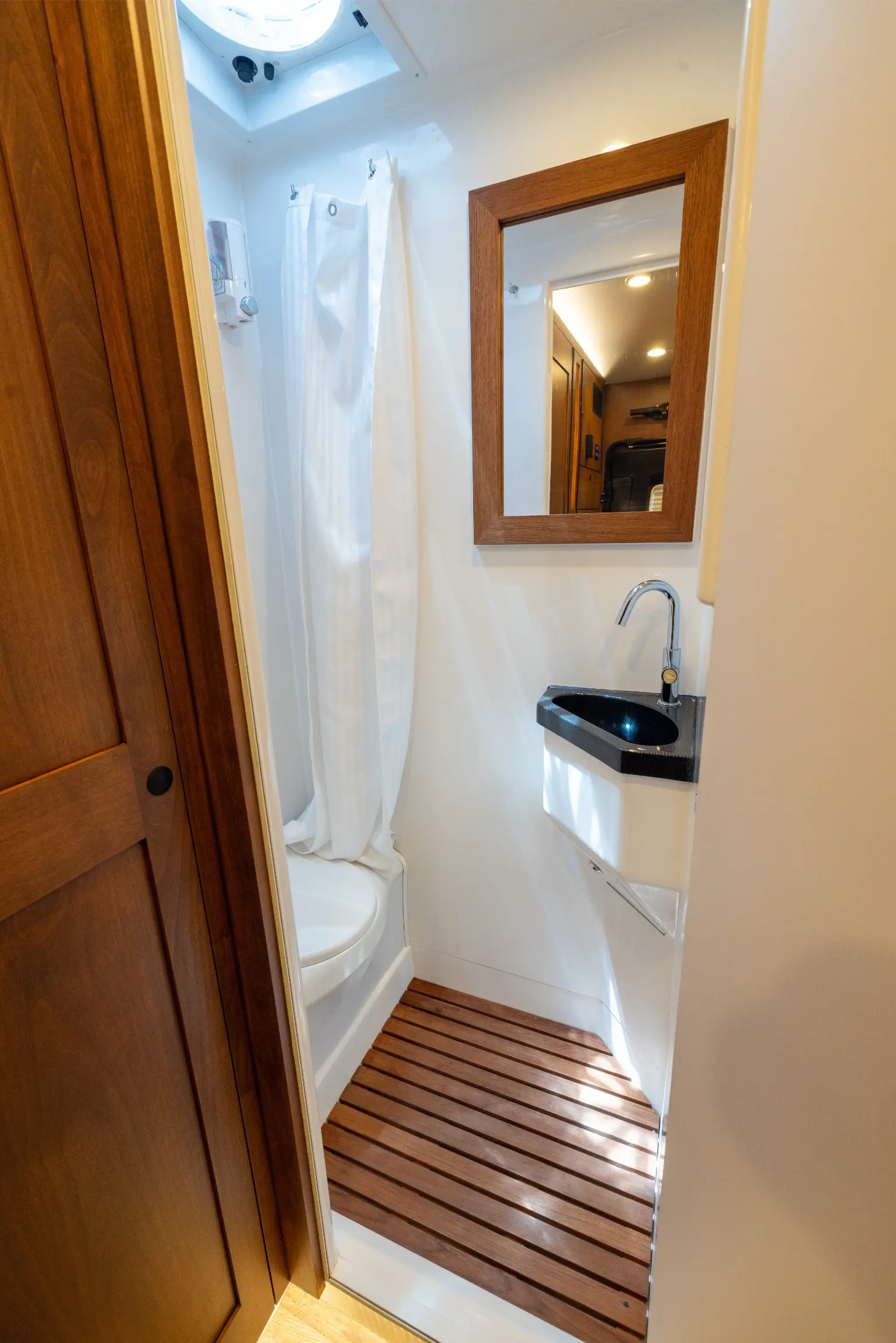 2021 EarthRoamer XV-LTi 032