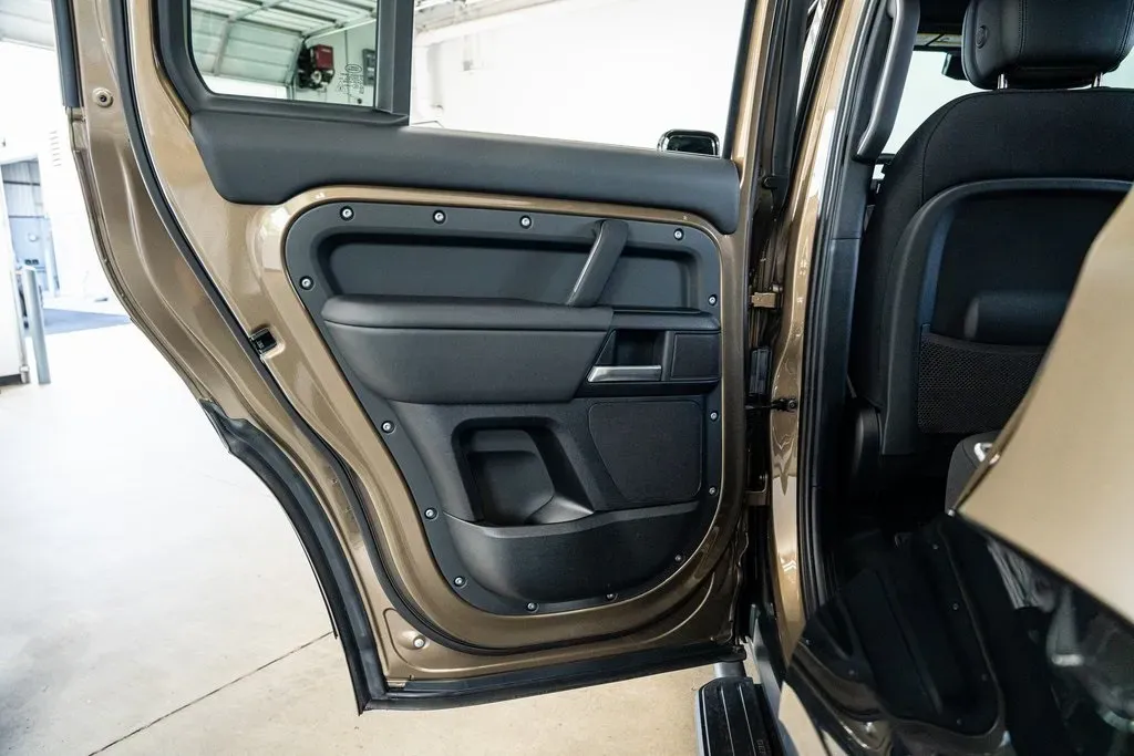 2025 Land Rover Defender 110 X