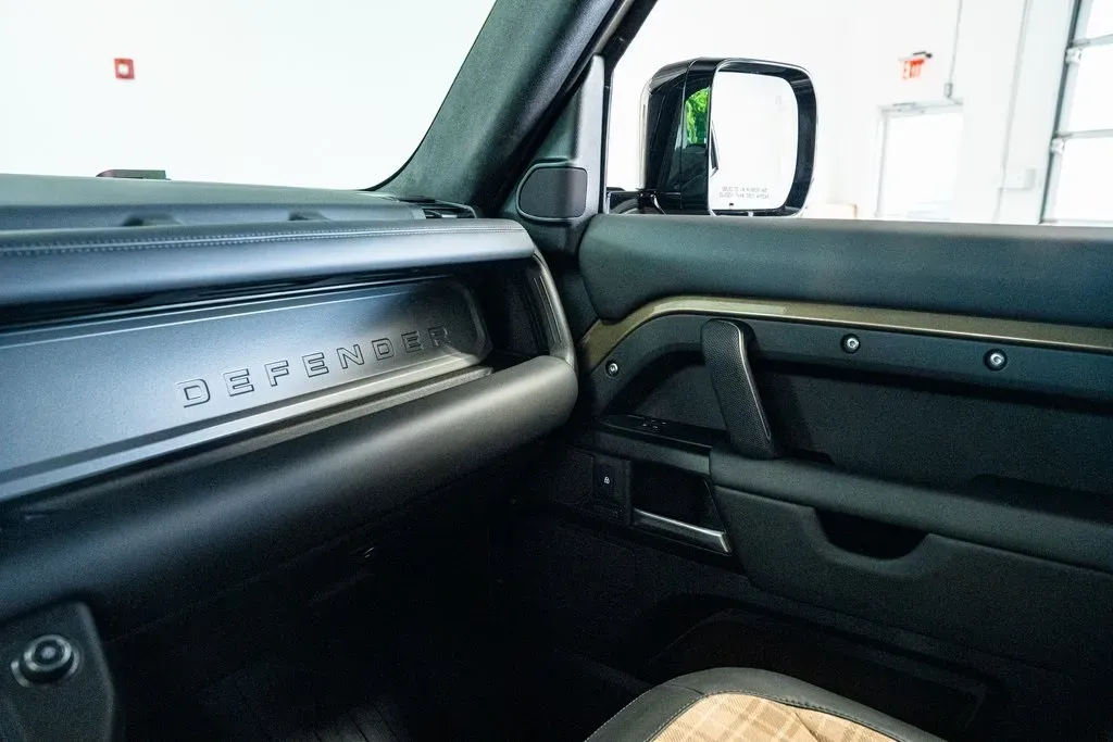 2025 Land Rover Defender 110 X