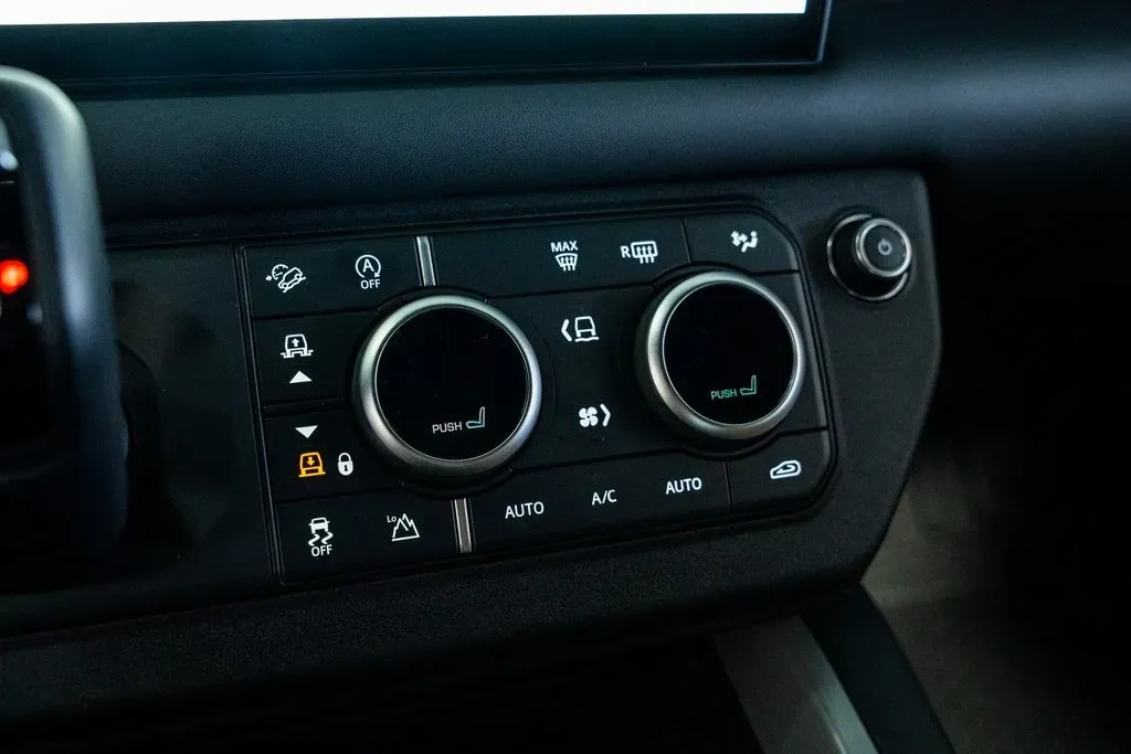 2025 Land Rover Defender 110 X