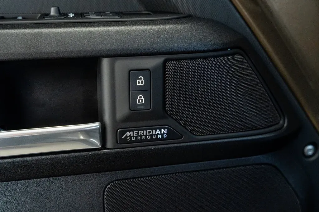 2025 Land Rover Defender 110 X