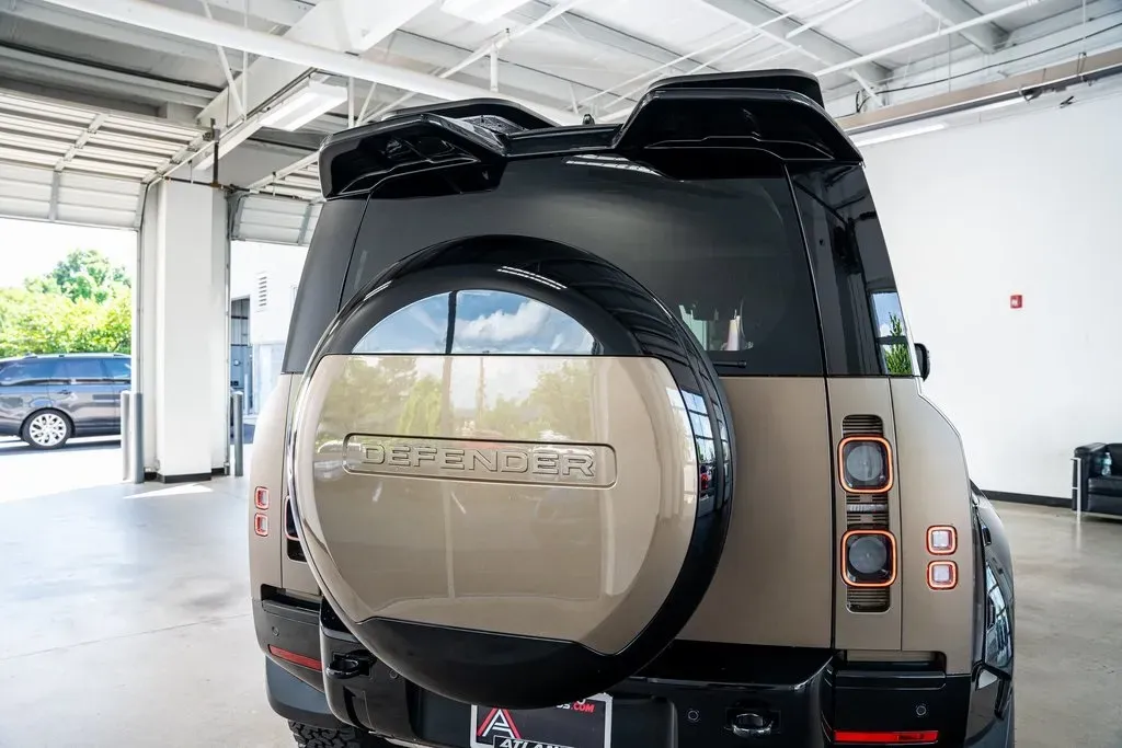 2025 Land Rover Defender 110 X