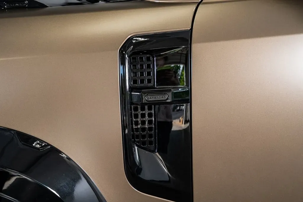 2025 Land Rover Defender 110 X
