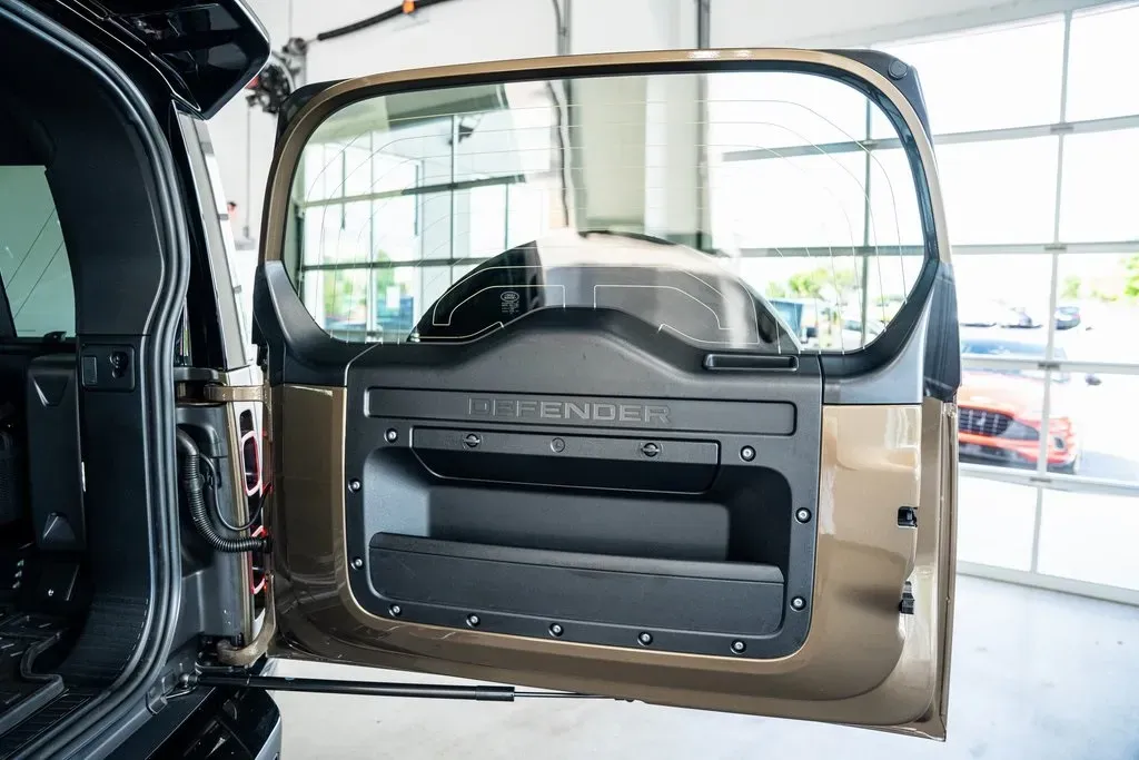 2025 Land Rover Defender 110 X