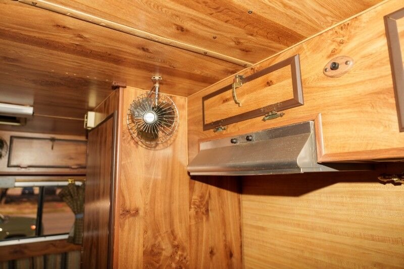 1986 Ford F-350 Pickup Camper