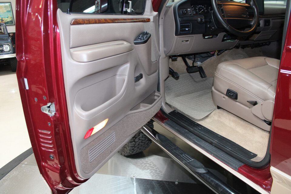 43k-Mile, 1-Owner 1996 Ford Bronco Eddie Bauer 4×4 - 3
