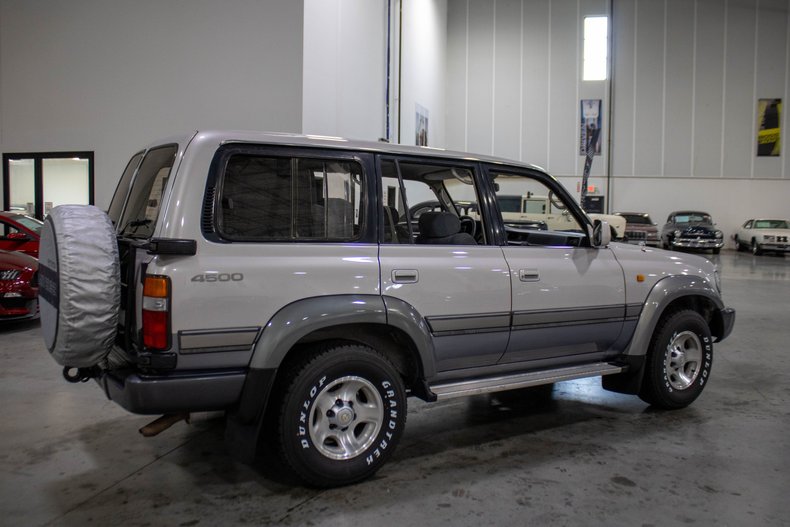 GCC Spec 1997 Toyota Land Cruiser VX-R - 5