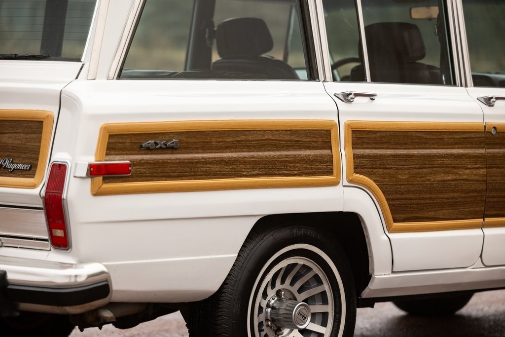 1989 Jeep Grand Wagoneer Base