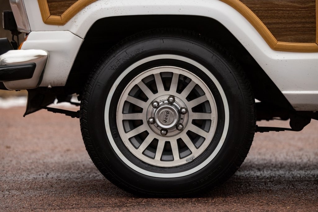 1989 Jeep Grand Wagoneer Base